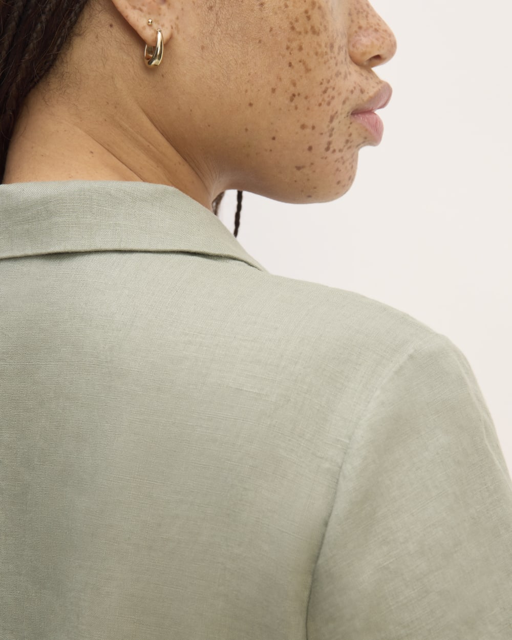 The Notch Shirt in Linen | Sage Green - Image 5