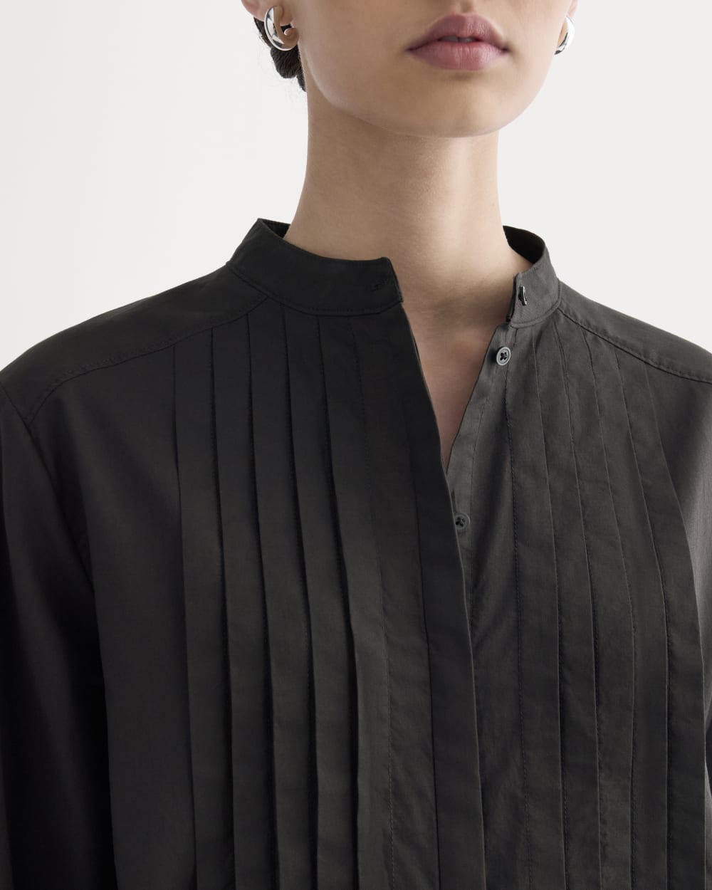 The Pleated Shirt in Silky Cotton | Black - Image 4