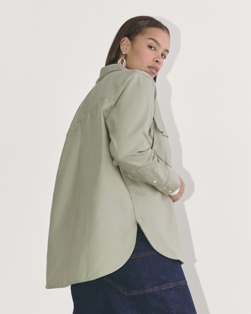 The Boyfriend Shirt in Flannel | Seagrass - Image 5