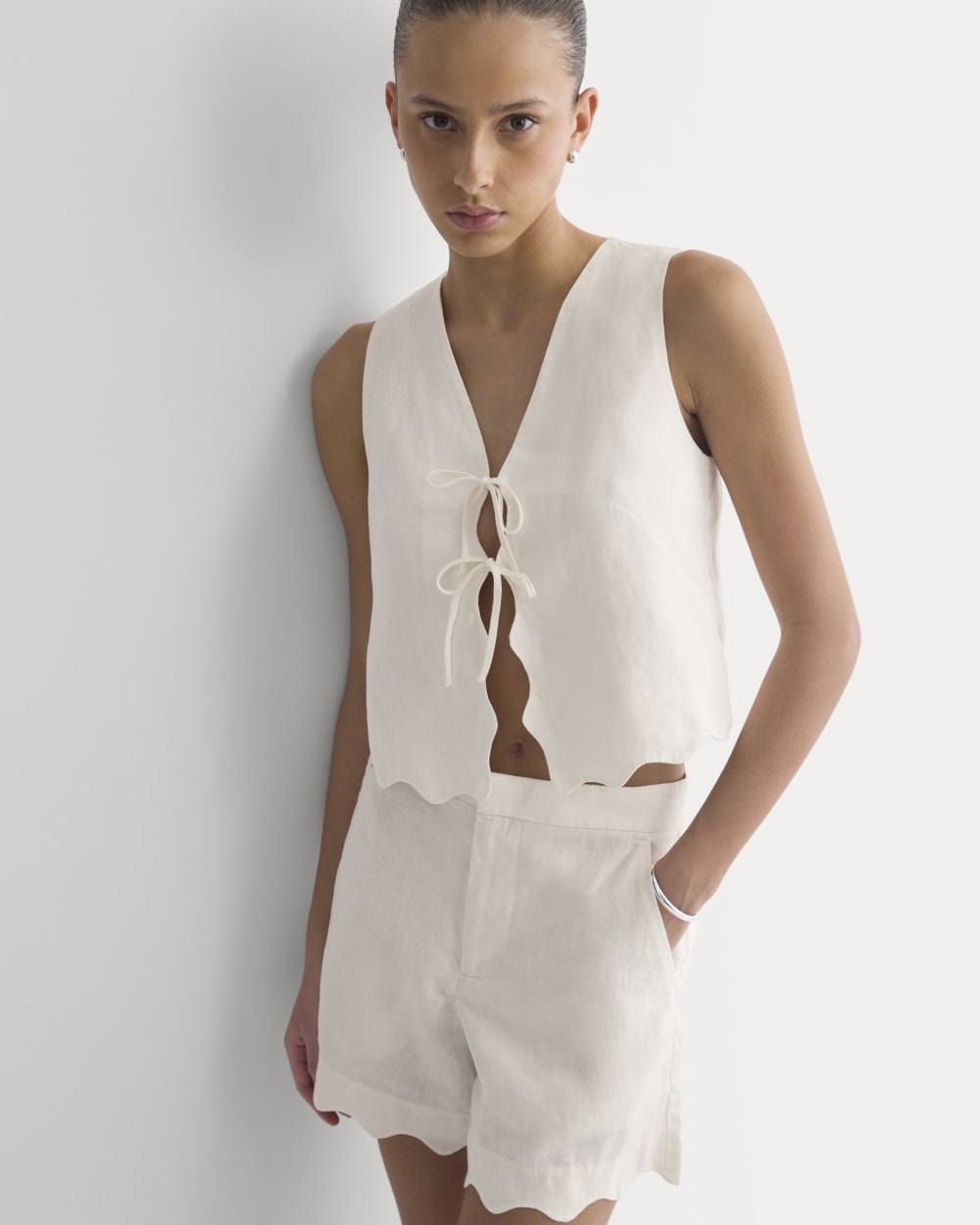 Scalloped Edge Short in Linen | Bone - Image 3