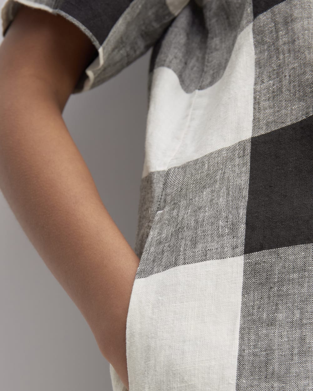 The Shirtdress in Linen | Bone / Black Check - Image 5