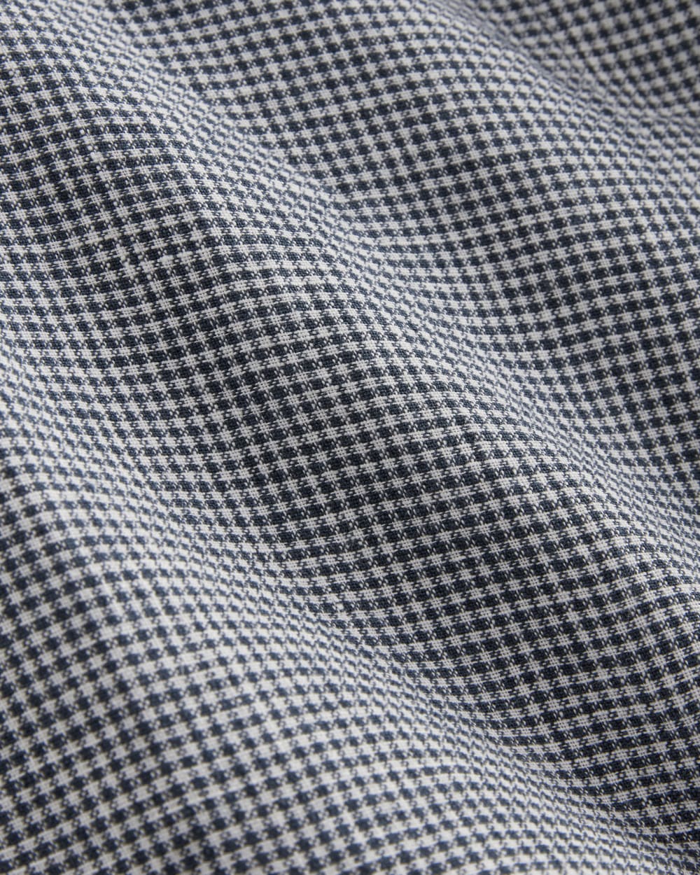The Notch Shirt in Linen | Midnight Navy Gingham - Image 7