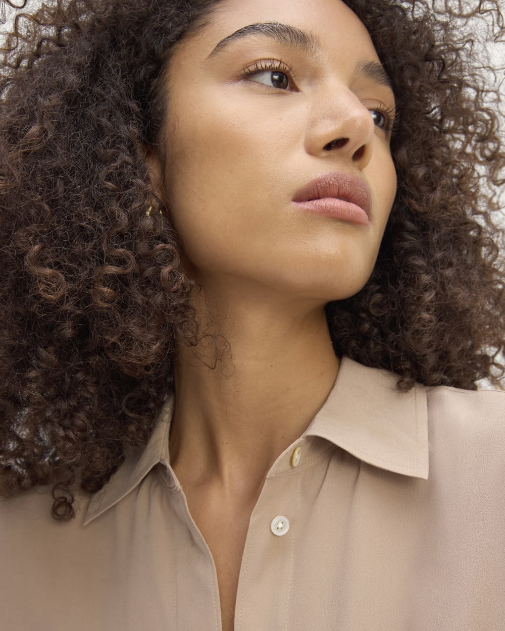 The Boyfriend Shirt in Washable Silk | Chanterelle - Image 4