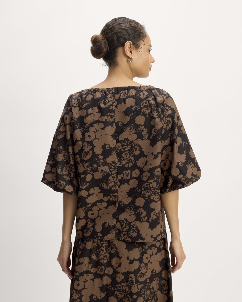The Supima® Puff-Sleeve Top | Black / Cocoa Floral - Image 6