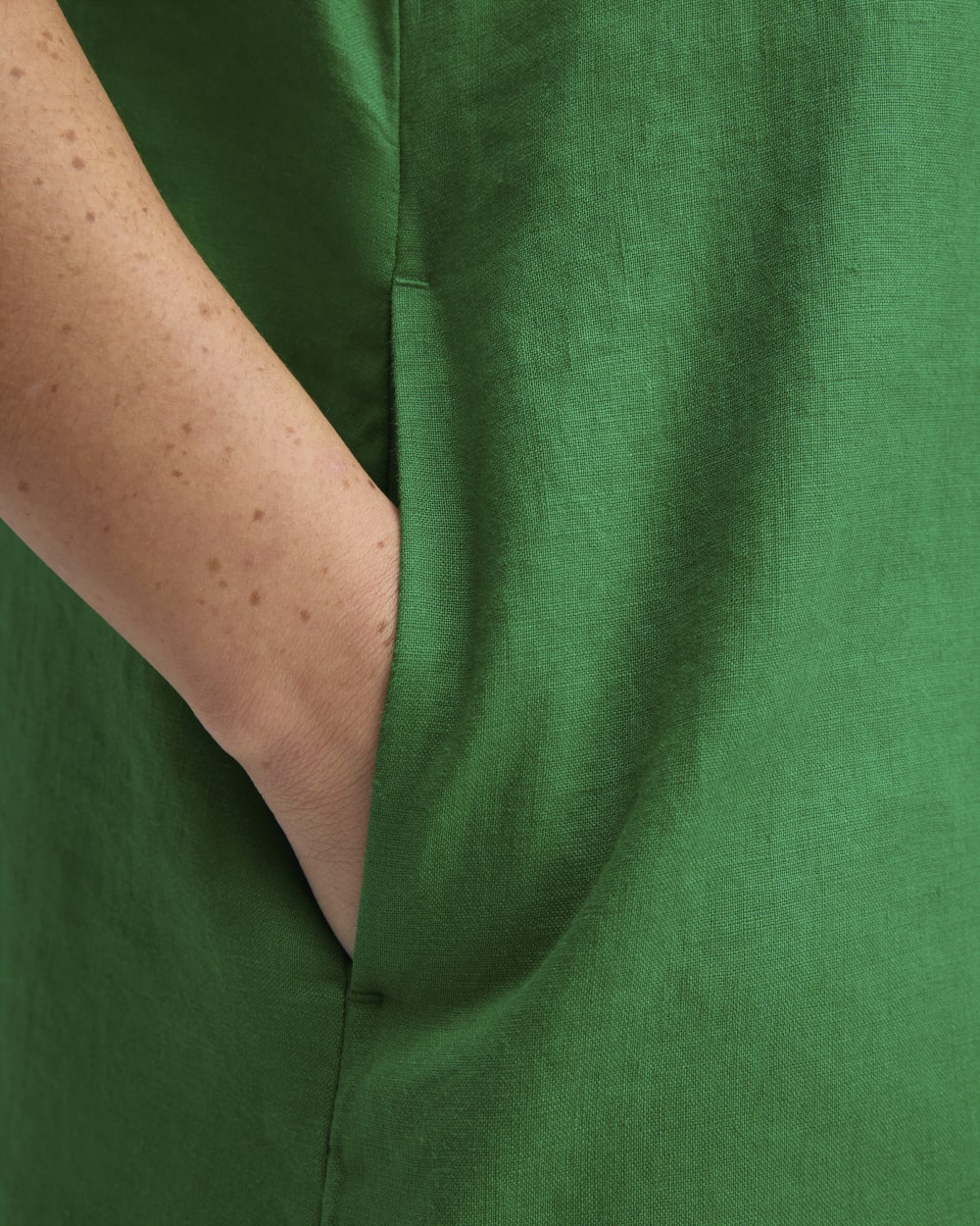 The Shirtdress in Linen | Grass Green - Image 5