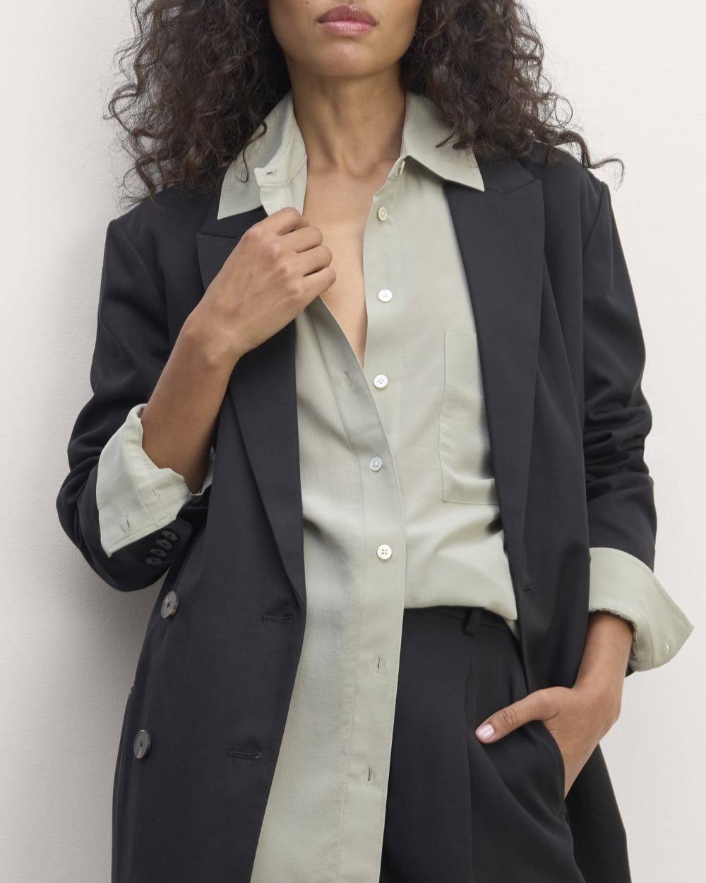 The Boyfriend Shirt in Washable Silk | Seagrass - Image 5