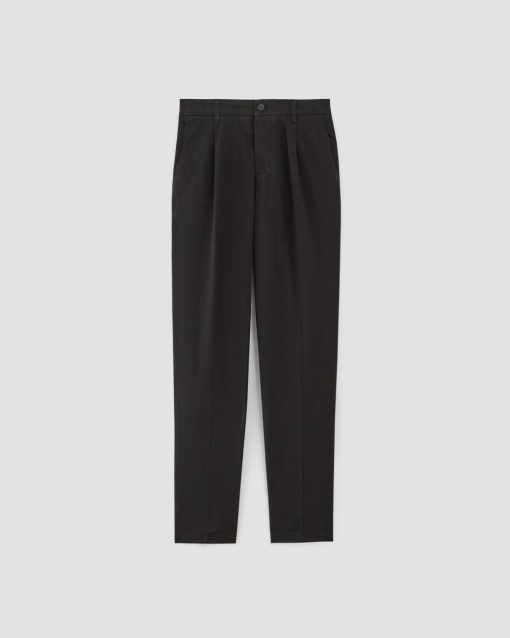 Alternative view of The Pleated Air Chino | Black