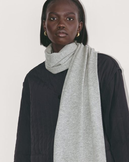 Alternative view of The Cashmere Scarf | Light Heather Grey